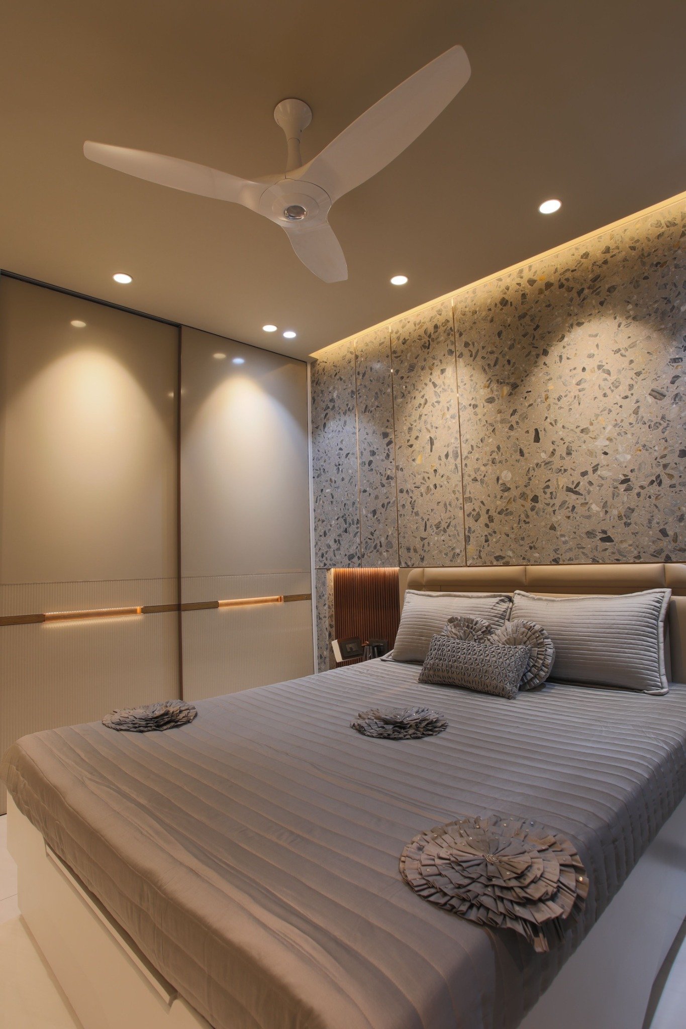 Bedroom décor
